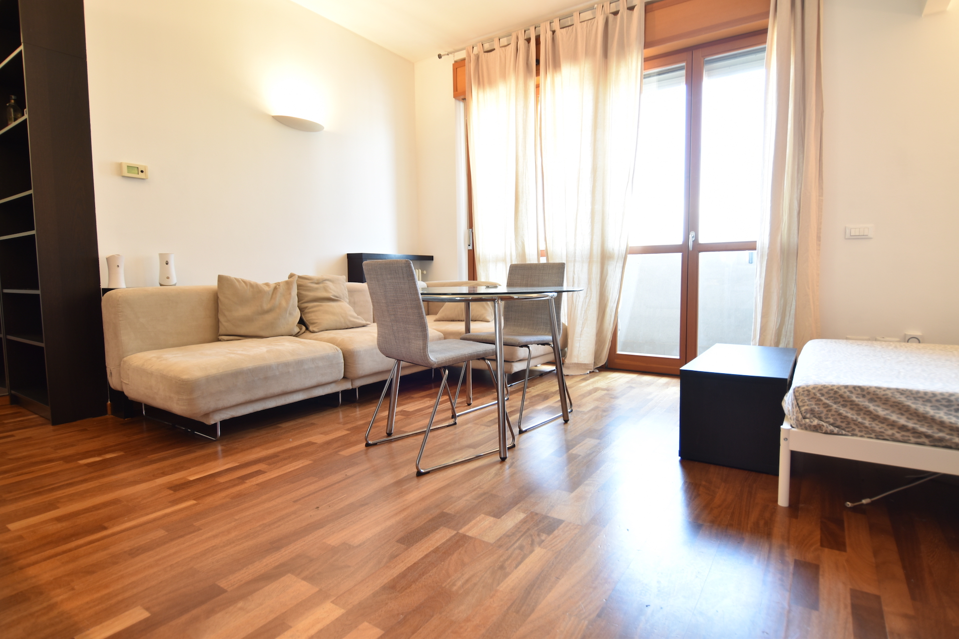 Affitto monolocale via Savona con balcone