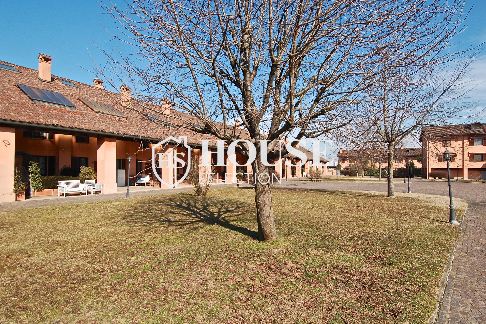 Vendita villa con giardino a Basiglio Vendita villa con giardino a Basiglio
