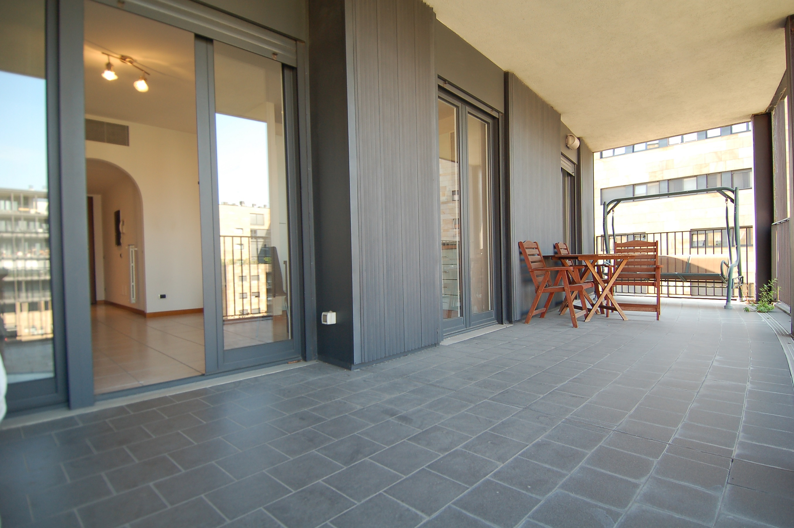 Affitto bilocale con terrazzo e box in Bicocca