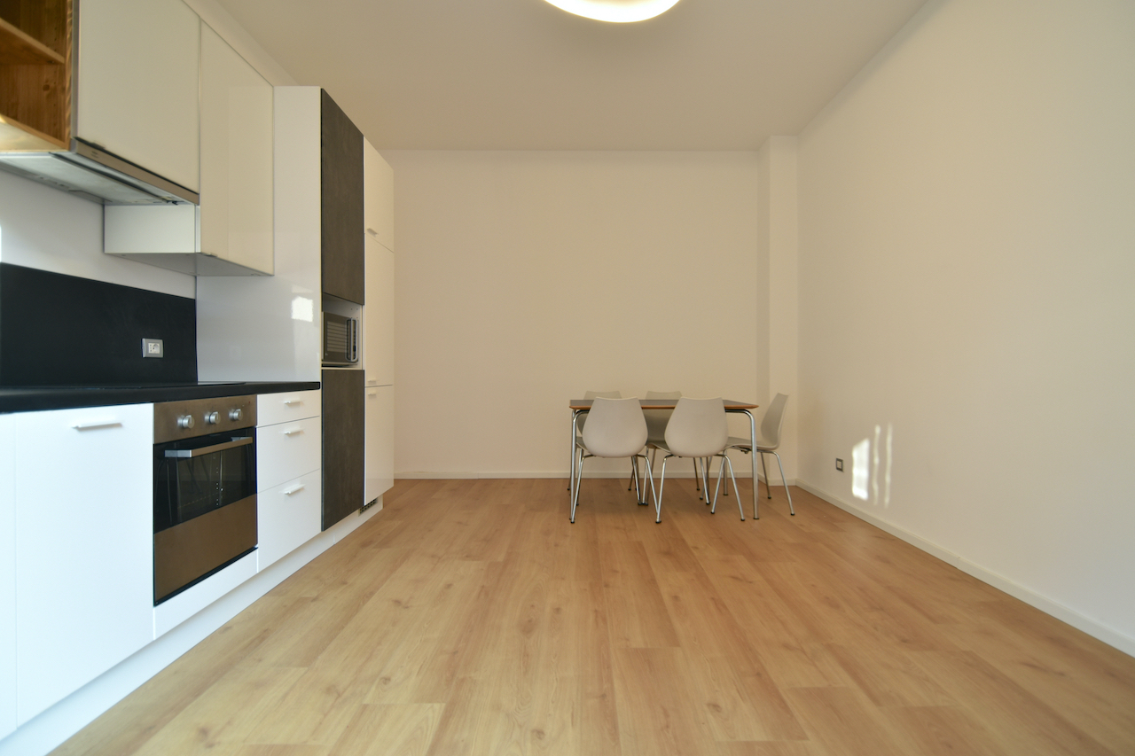 Affitto trilocale con balcone, viale Zara, ristrutturato e arredato, Milano 1