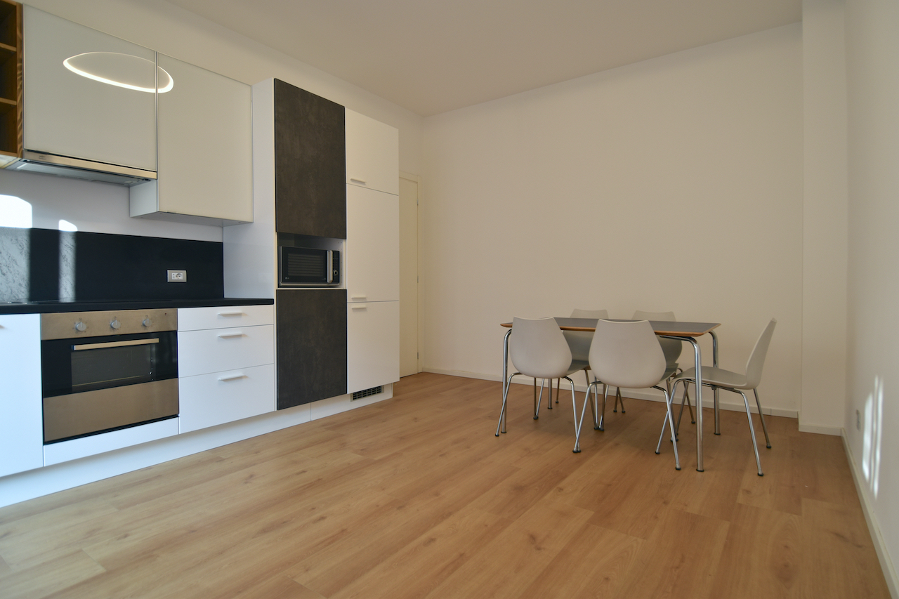 Affitto trilocale con balcone, viale Zara, ristrutturato e arredato, Milano 2