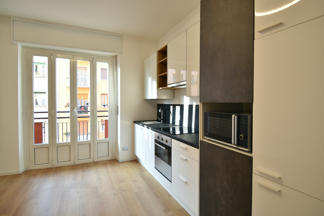 Affitto trilocale con balcone, viale Zara, ristrutturato e arredato, Milano 3