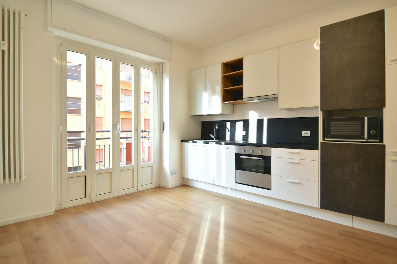 Affitto trilocale con balcone, viale Zara, ristrutturato e arredato, Milano 4