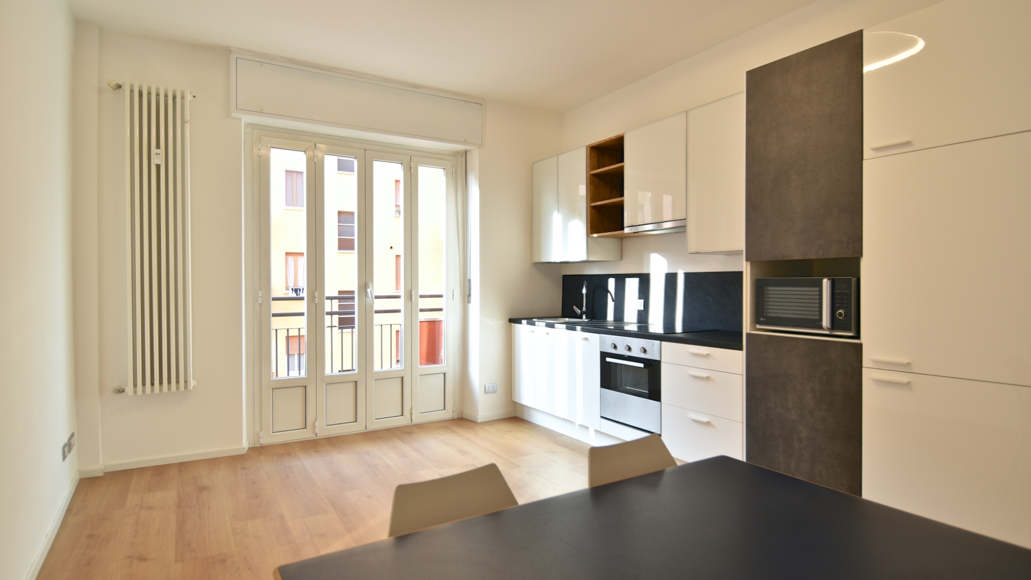 Affitto trilocale con balcone, viale Zara, ristrutturato e arredato, Milano